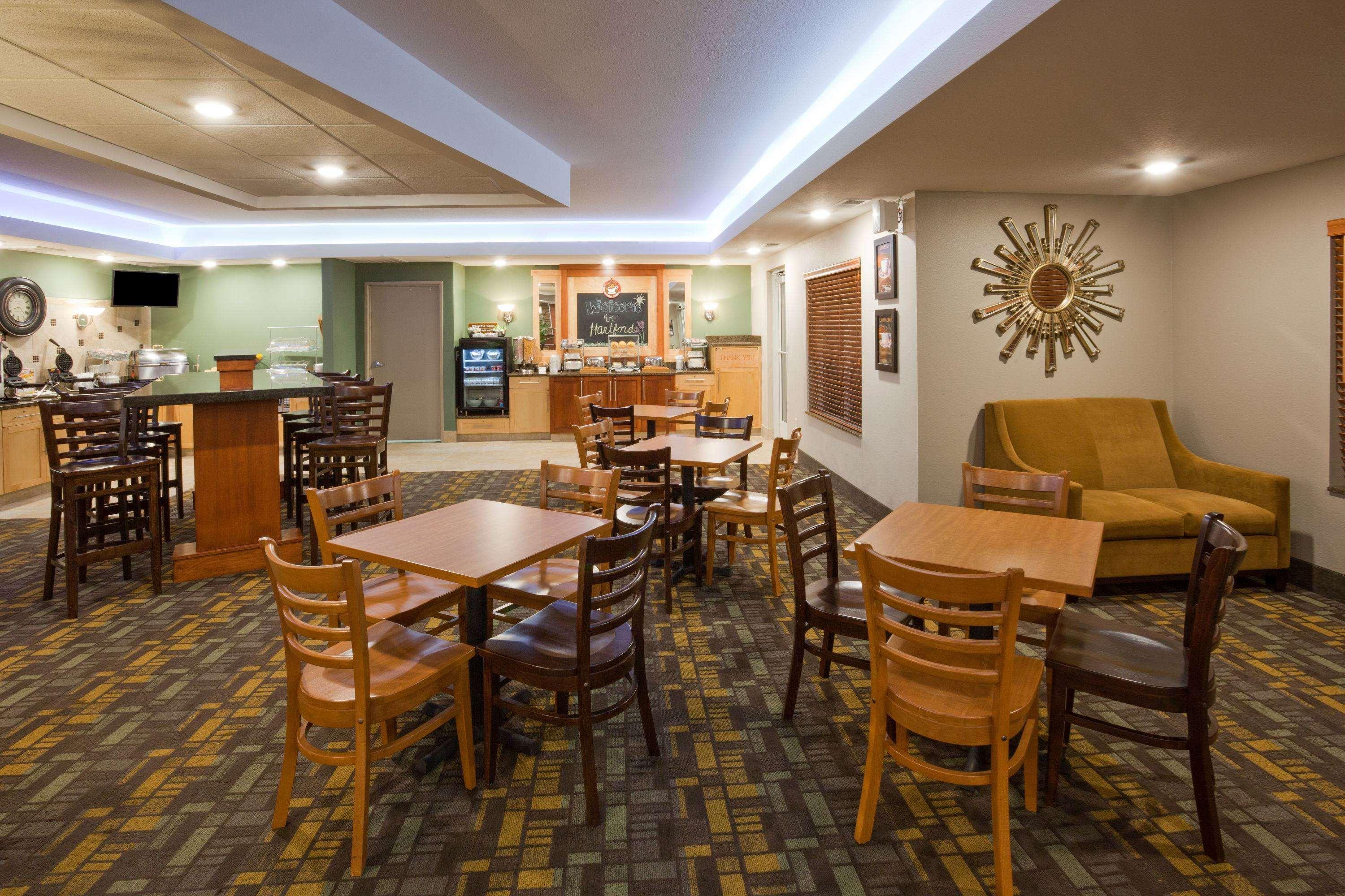Americinn By Wyndham Hartford Sd Exterior foto